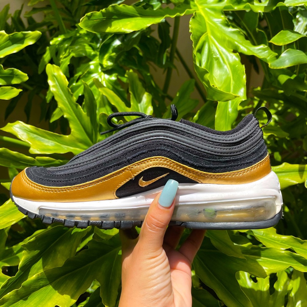 Women’s Nike air max 90 GOLD/BLACK SIZE 7 or 5.5 US